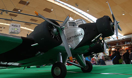 Junkers in der Flugzeughalle